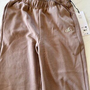 New With Tags: Unisex Alo Accolade Straight Leg Sweatpant, Small, Color: Taupe